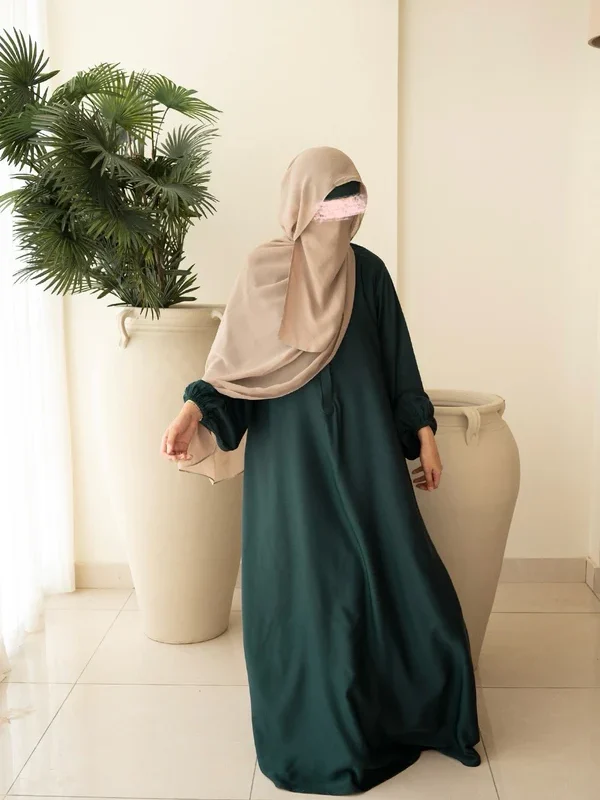Emerald Elegance Basic Abaya