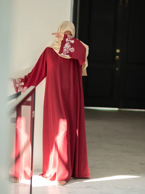Blooming Tulip Abaya – Maroon Elegance